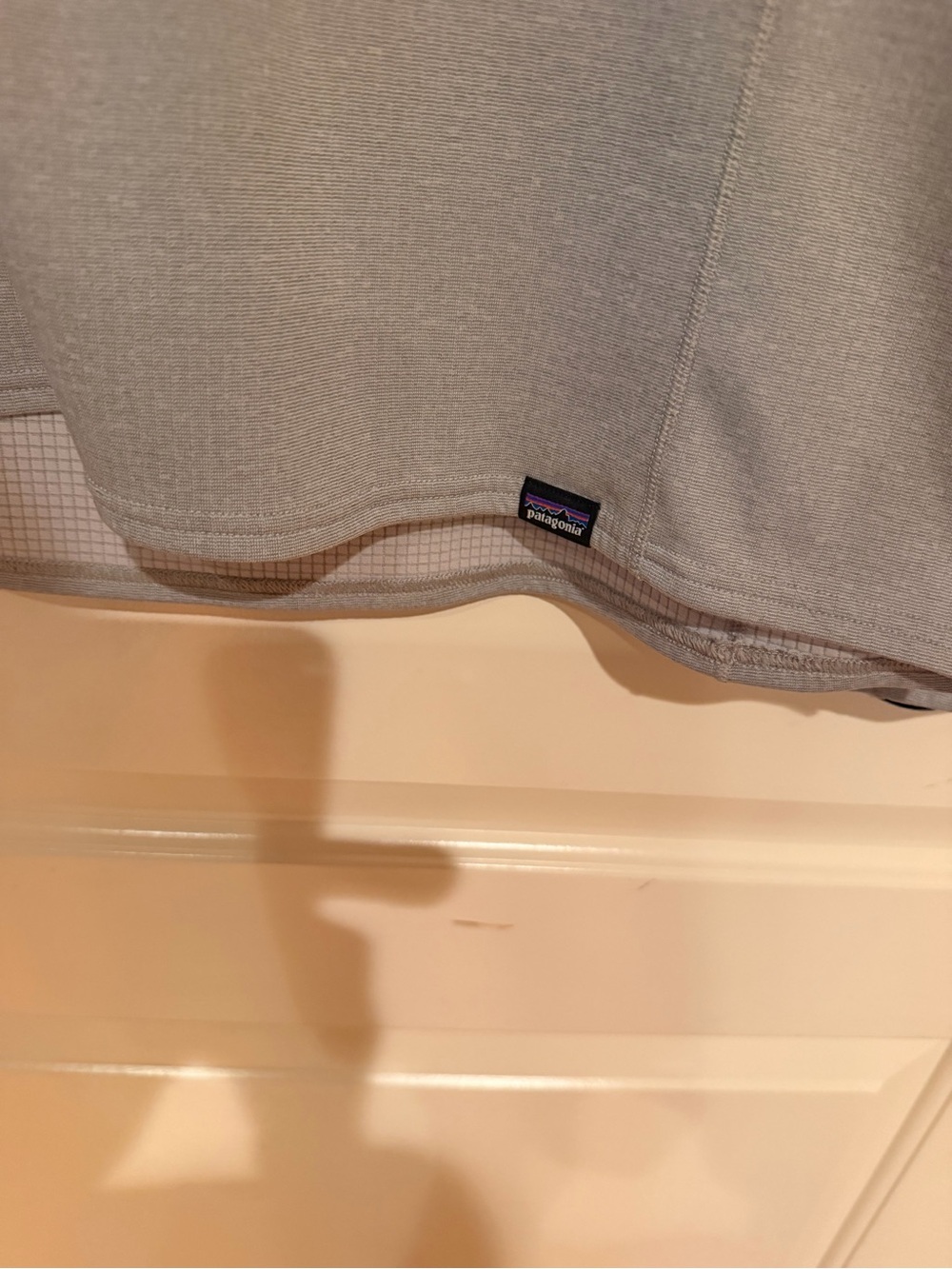 Patagonia Women's Light Gray Long Sleeve Capilene Baselayer Shirt Mid Weight - Picture 4 of 4
